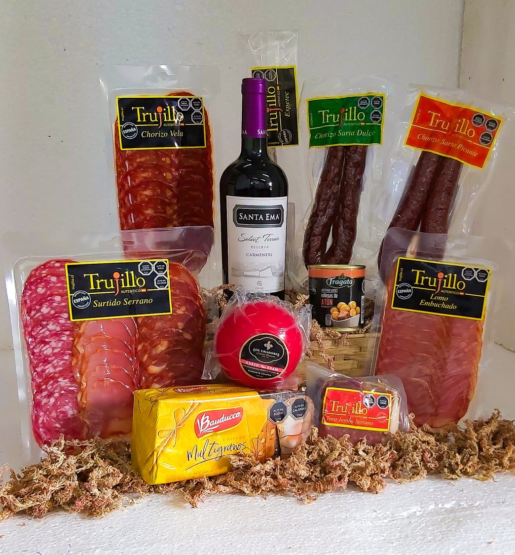 Vino, Surtido Serrano, Chorizo Vela, Chorizo Sarta Dulce, Chorizo Sarta Picante, Lomo Embuchado, Queso, Taco Jamon Serrano, Acei