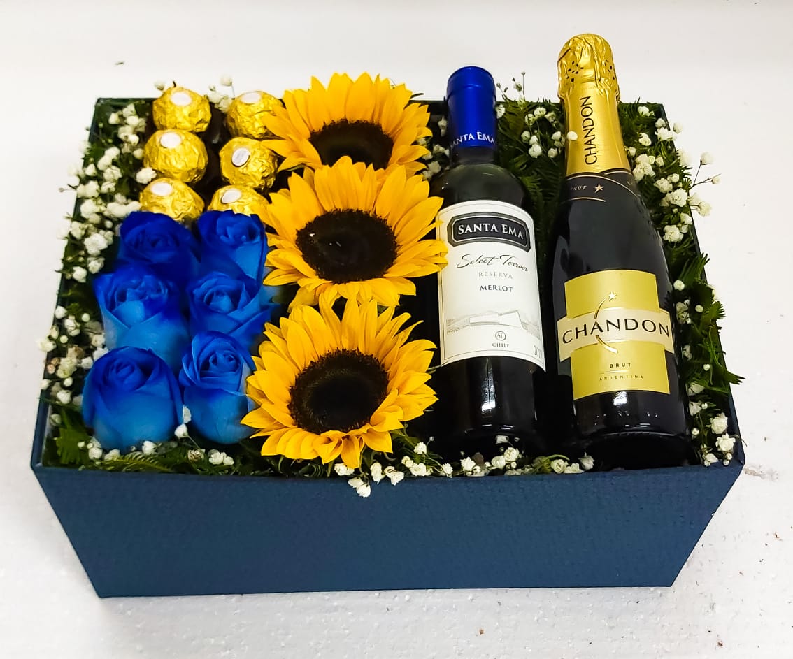 Caja con 6 Rosas, 3 Girasoles, Bombones Ferrero Rocher, Vino y Espumante