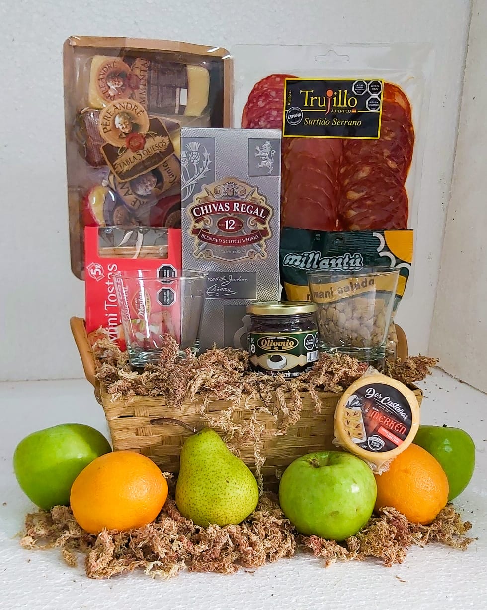 Whisky, Tabla de Quesos, Surtido Serrano, Tostadas, Frutas, Mani, Salsa, Queso y Vasos de Cristal