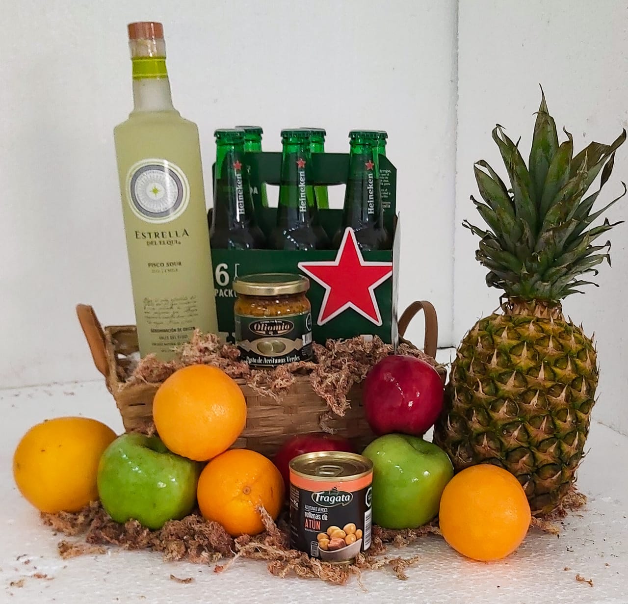  Pisco, Packe de Cervezas, Aceitunas Verdes, Aceitunas Rellenas y Frutas