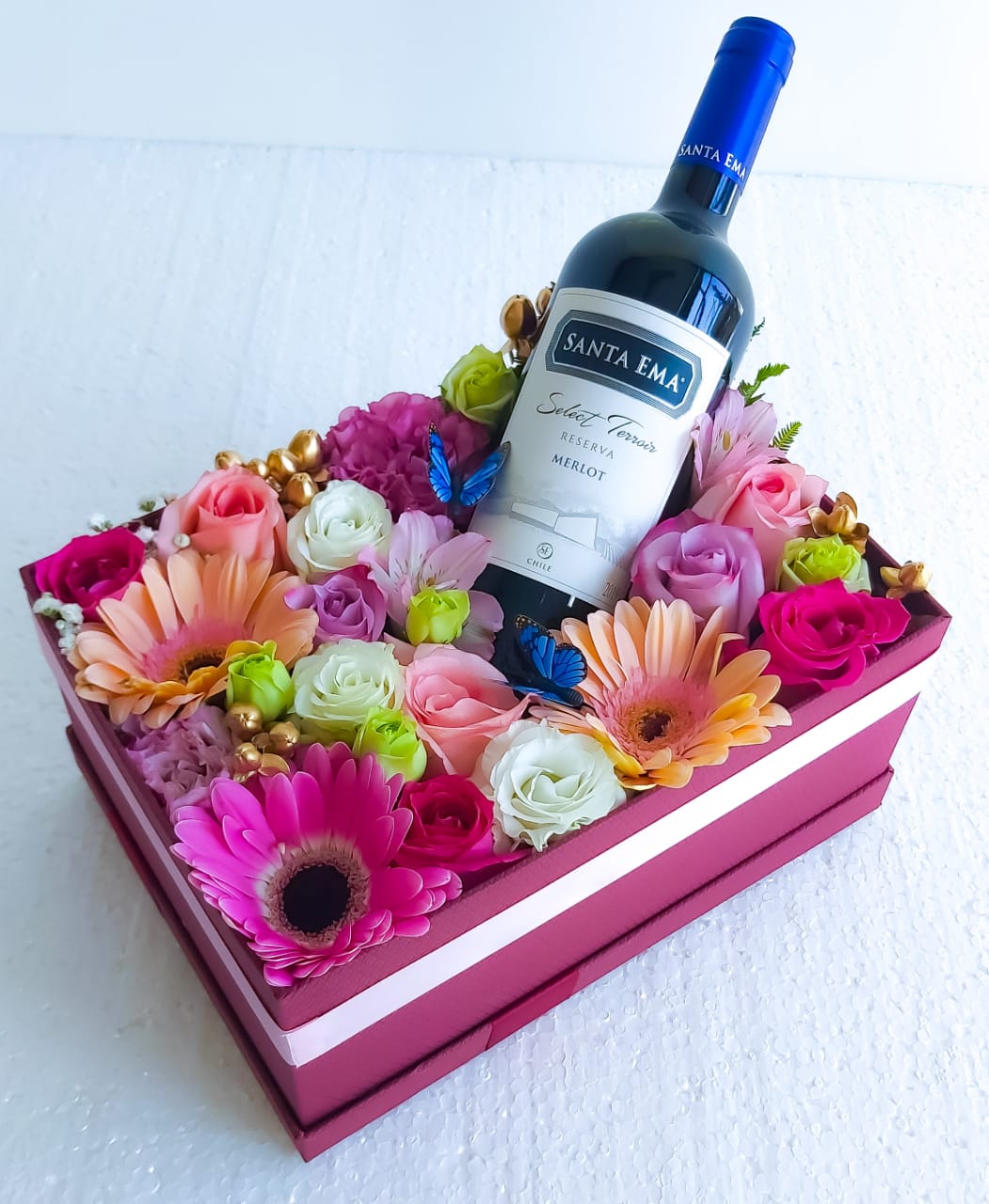 Caja Especial Flores Primaverales y Vino 750cc