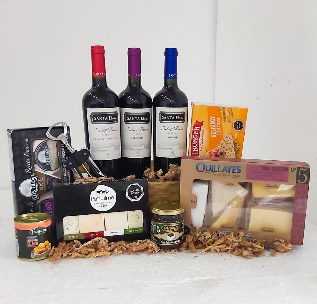 Vinos, Tablas de Quesos, Queso de Cabra, Galletas Crackers, Salsa, Aceitunas Rellenas y Saca Corchos.