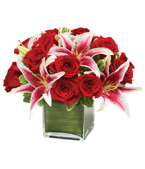 Rosas y Lilium en Cubo