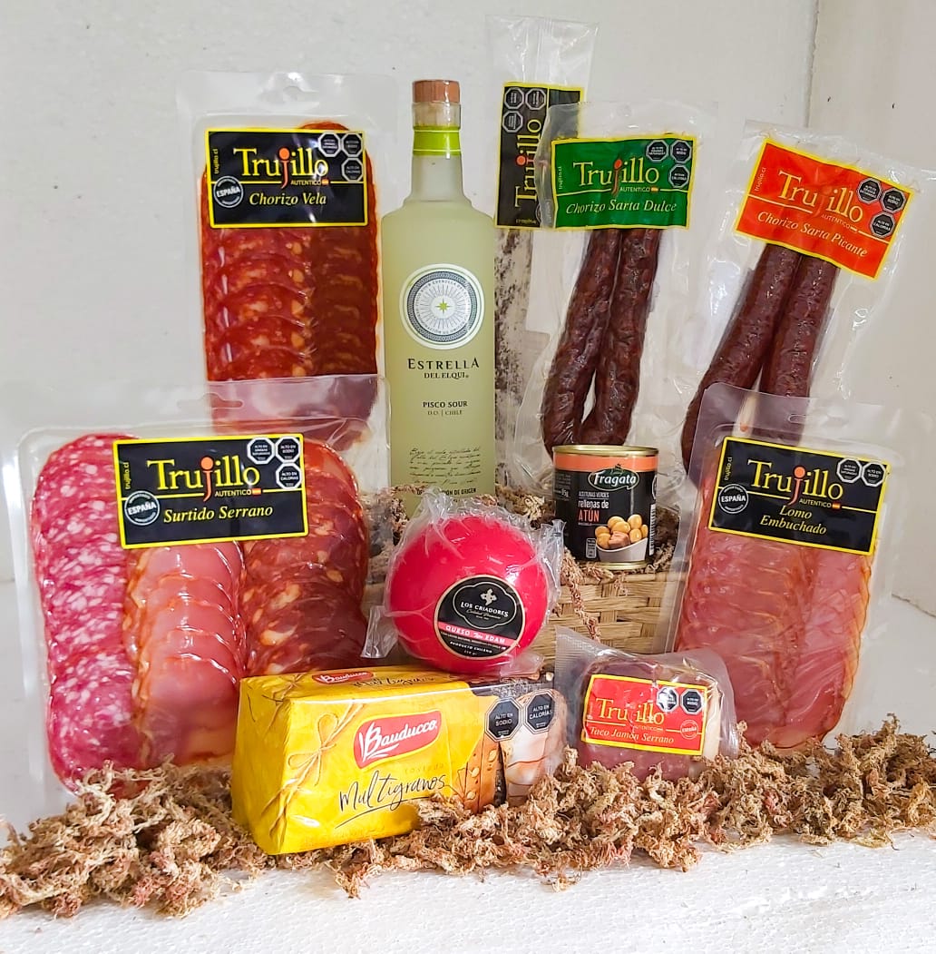 Pisco, Surtido Serrano, Chorizo Vela, Chorizo Sarta Dulce, Chorizo Sarta Picante, Espetec, Aceitunas Rellenas, Queso, Galletas M