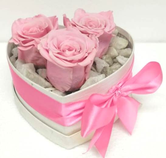 3 Rosas Preservadas en Caja Corazn