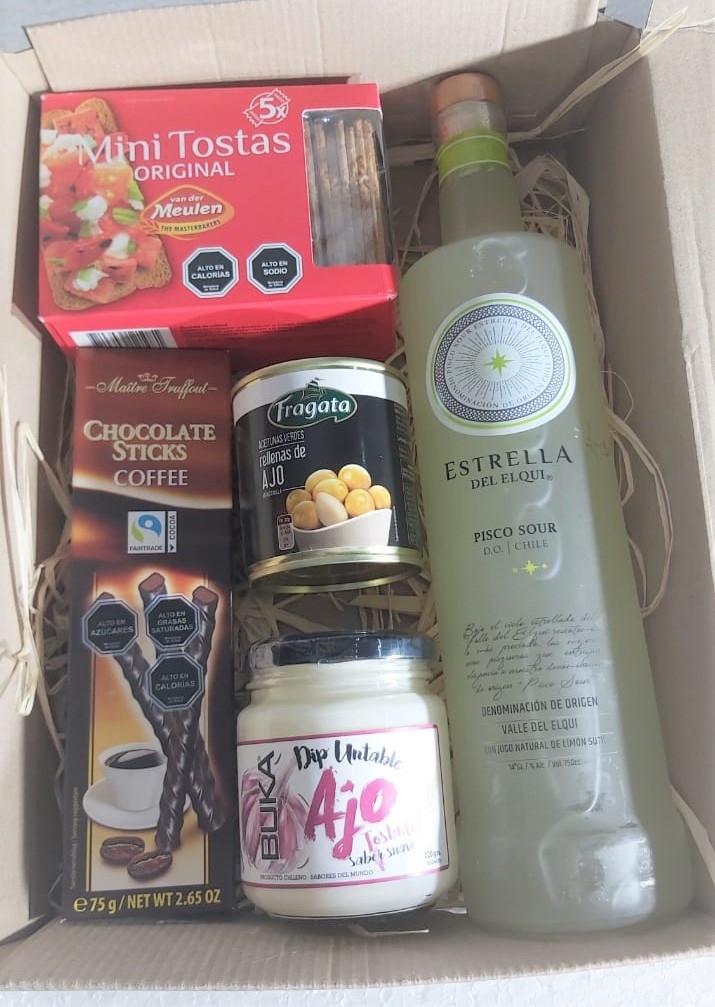 Caja con Pisco, Tostadas, Salsa, Aceitunas, Palitos de Chocolate