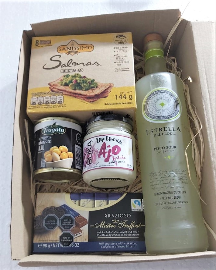 Caja con Pisco, Galletas, Salsa, Aceitunas y Tableta de Chocolate